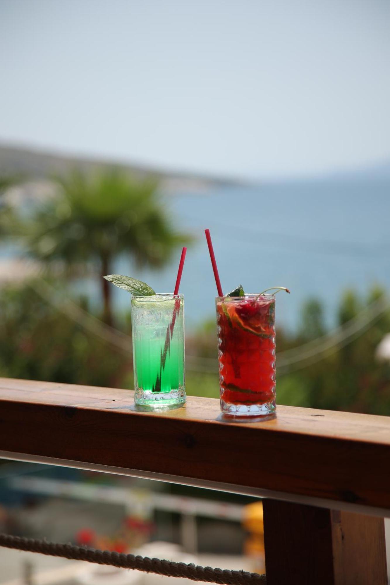 Harbour Hotel Sarandë Esterno foto