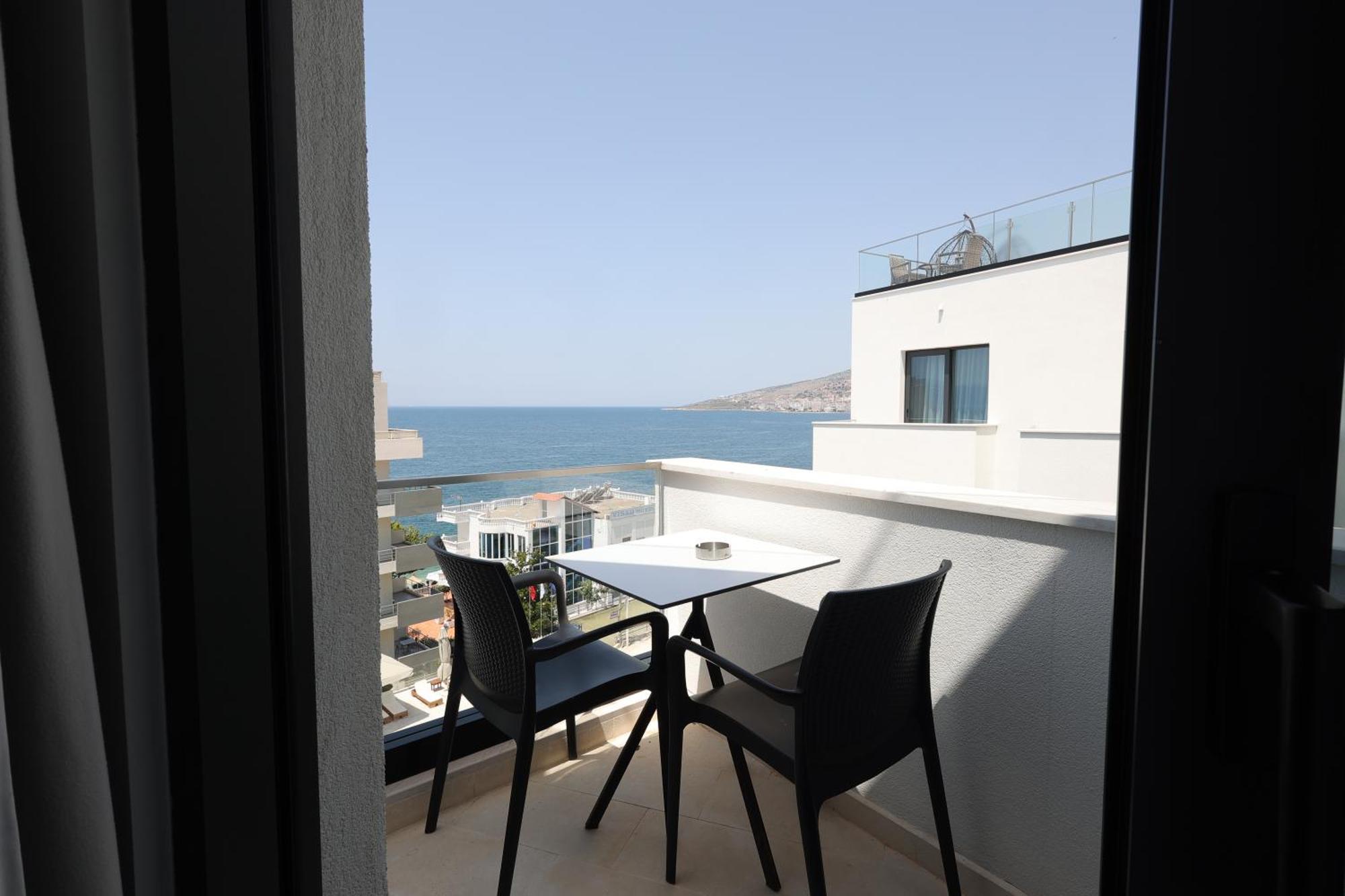 Harbour Hotel Sarandë Esterno foto