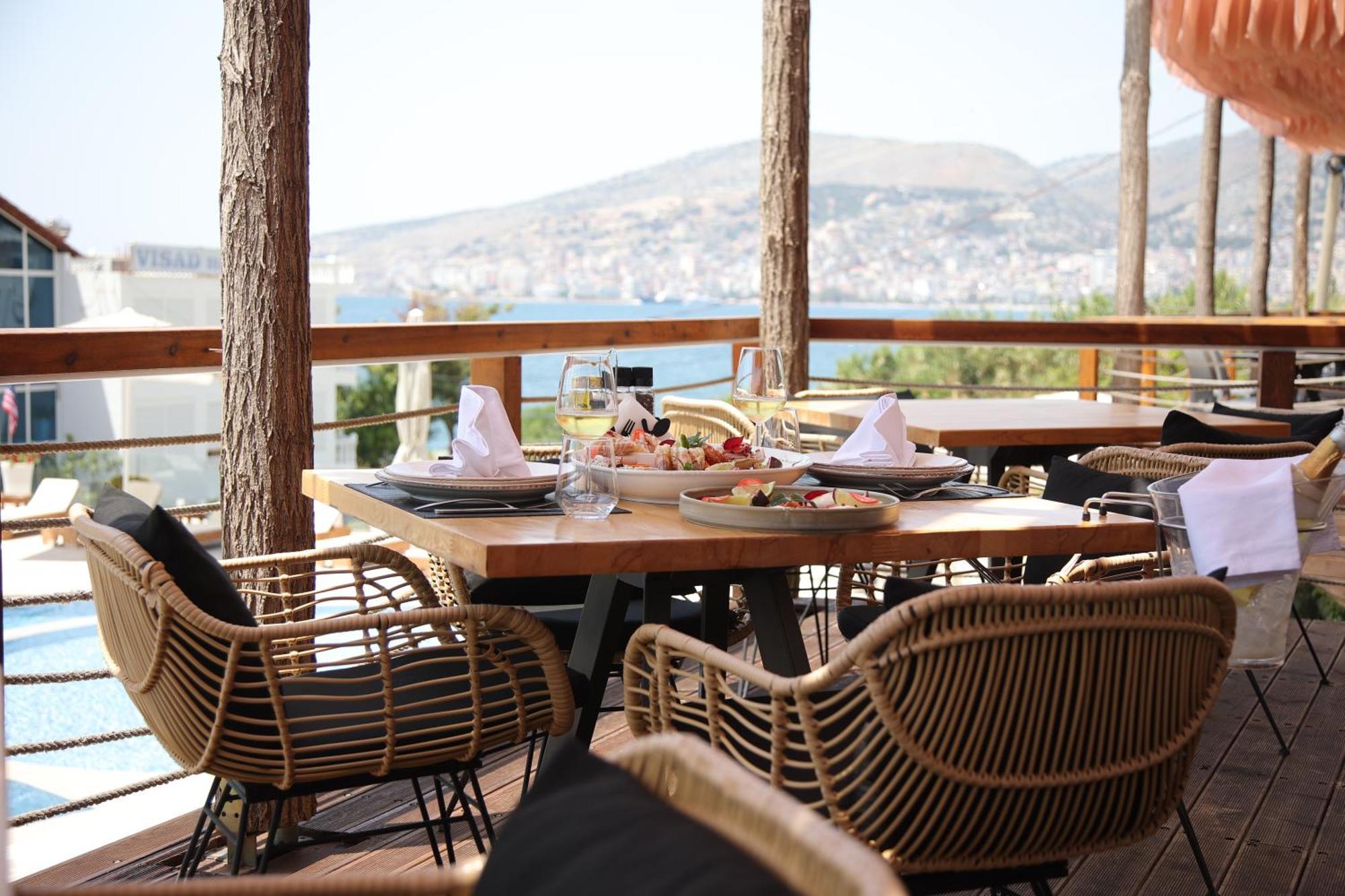 Harbour Hotel Sarandë Esterno foto