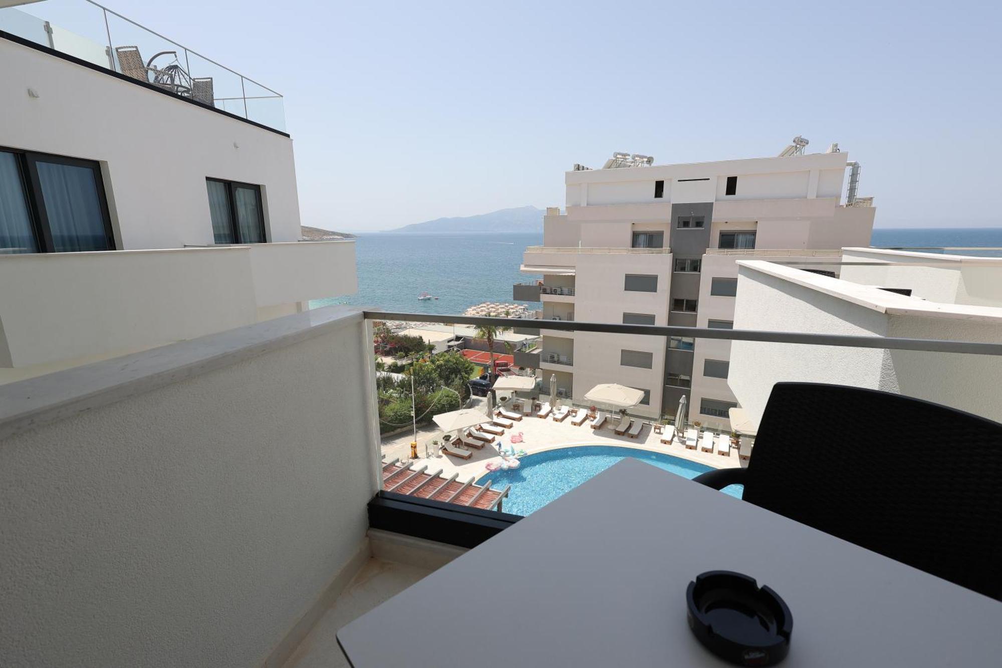 Harbour Hotel Sarandë Esterno foto