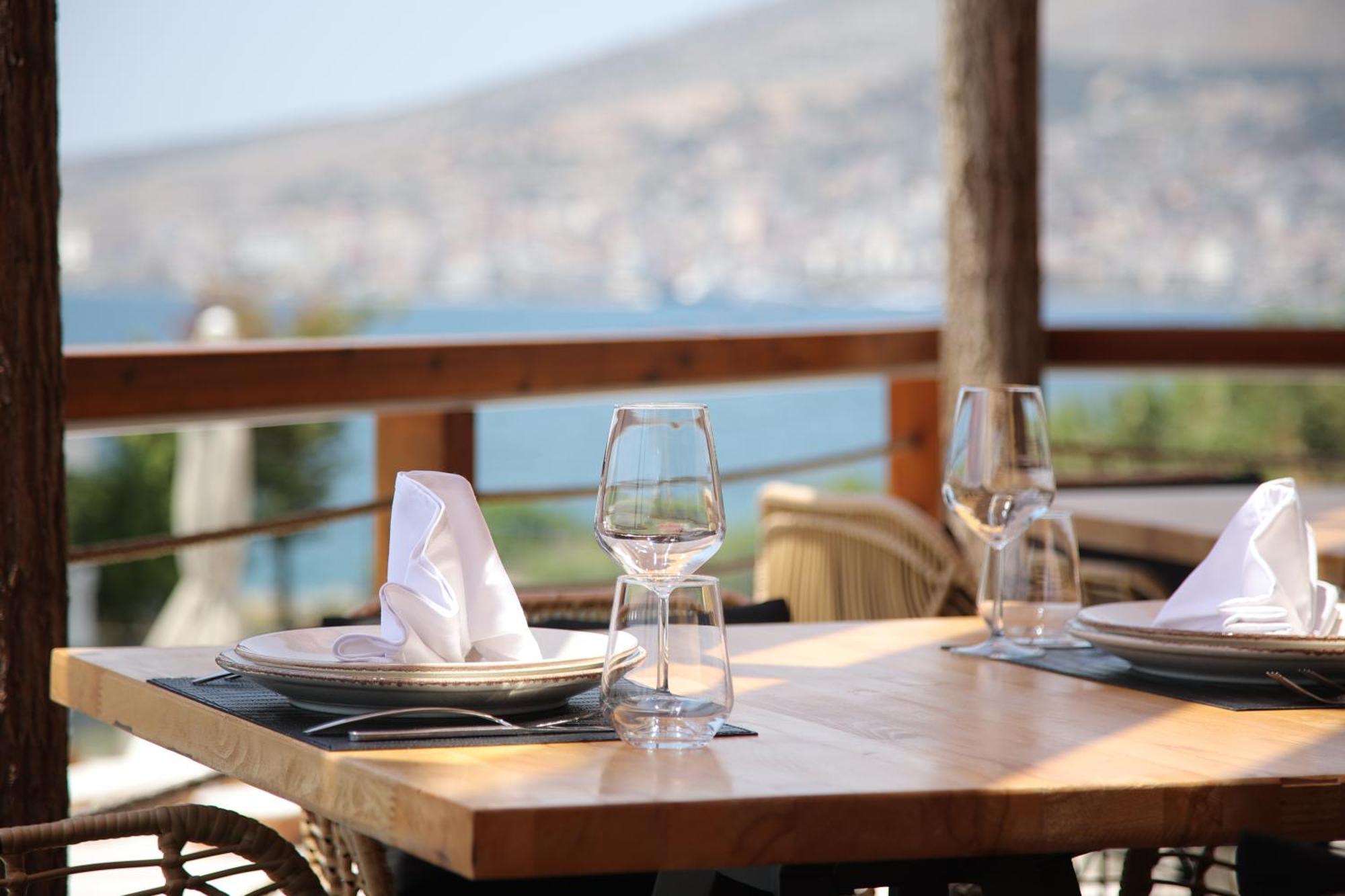 Harbour Hotel Sarandë Esterno foto