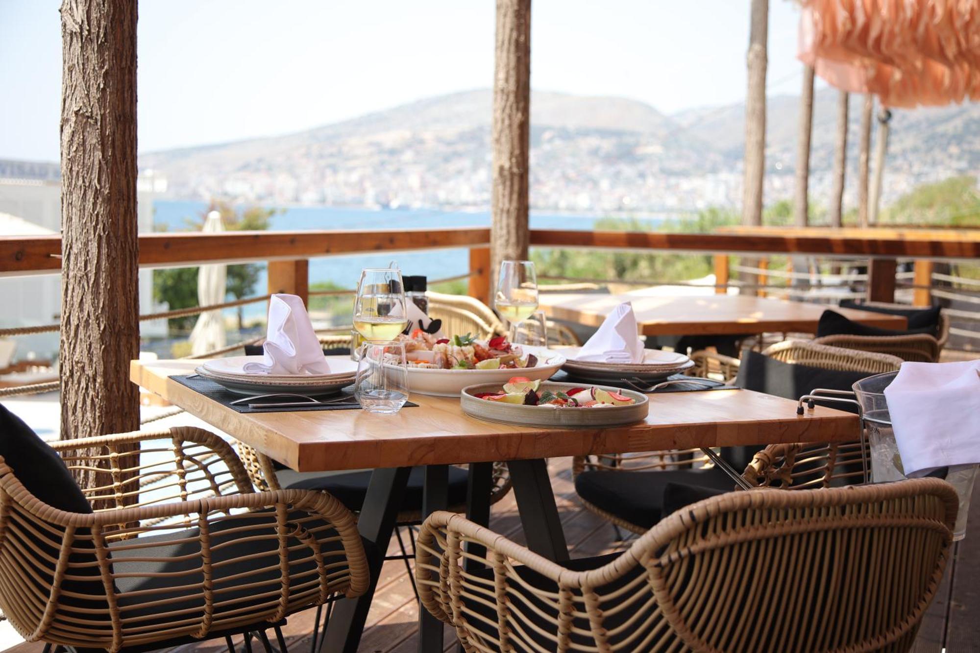 Harbour Hotel Sarandë Esterno foto