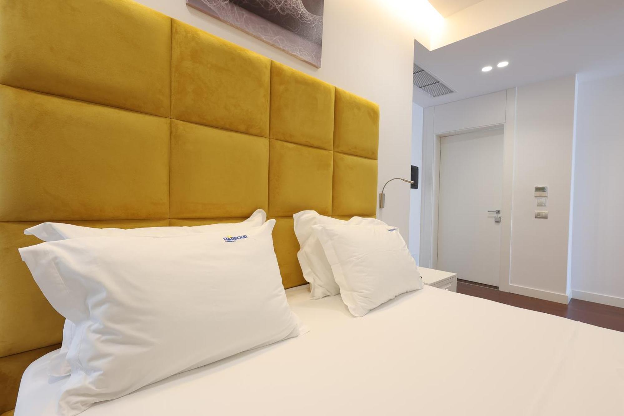 Harbour Hotel Sarandë Esterno foto