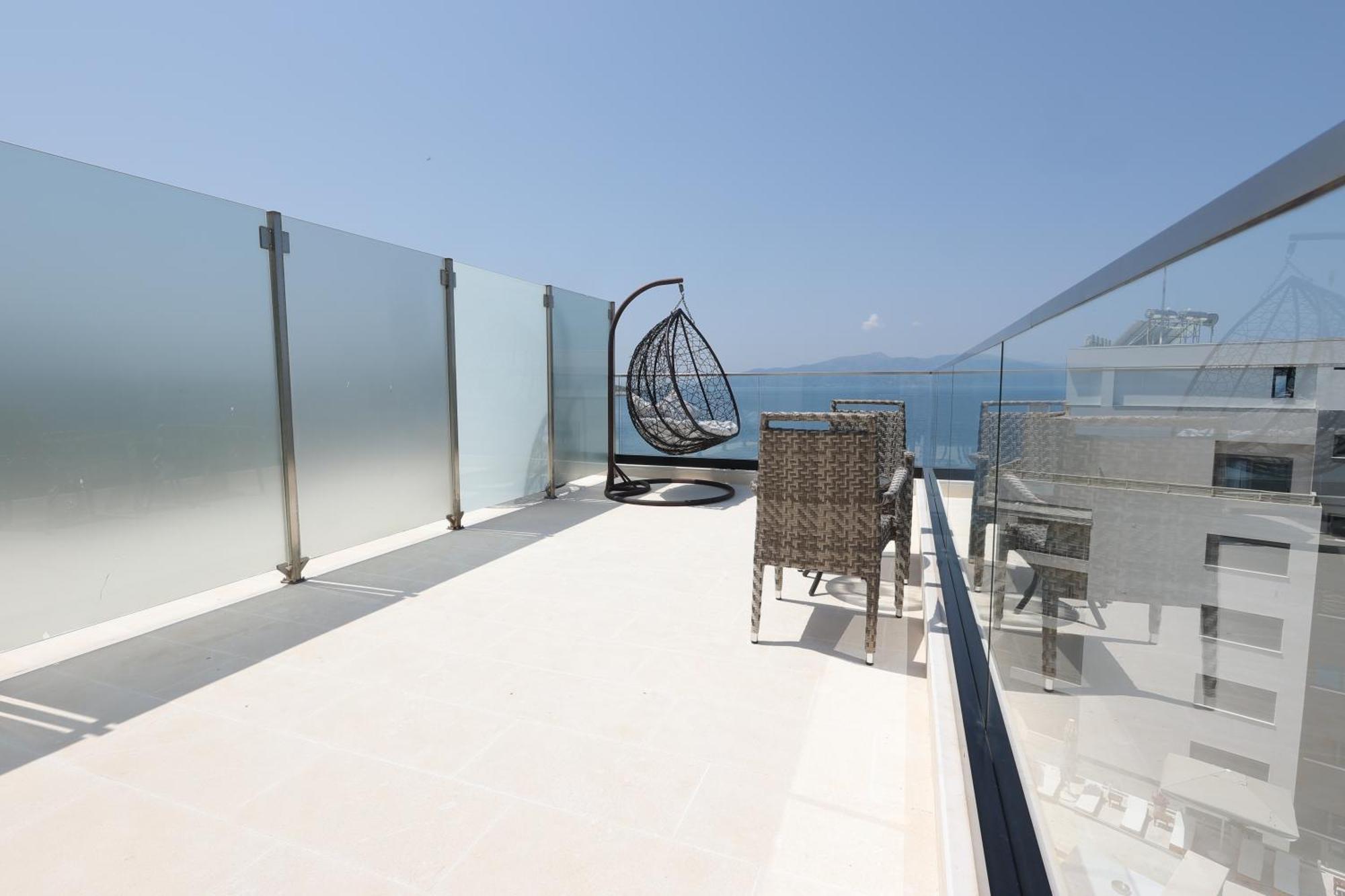 Harbour Hotel Sarandë Esterno foto
