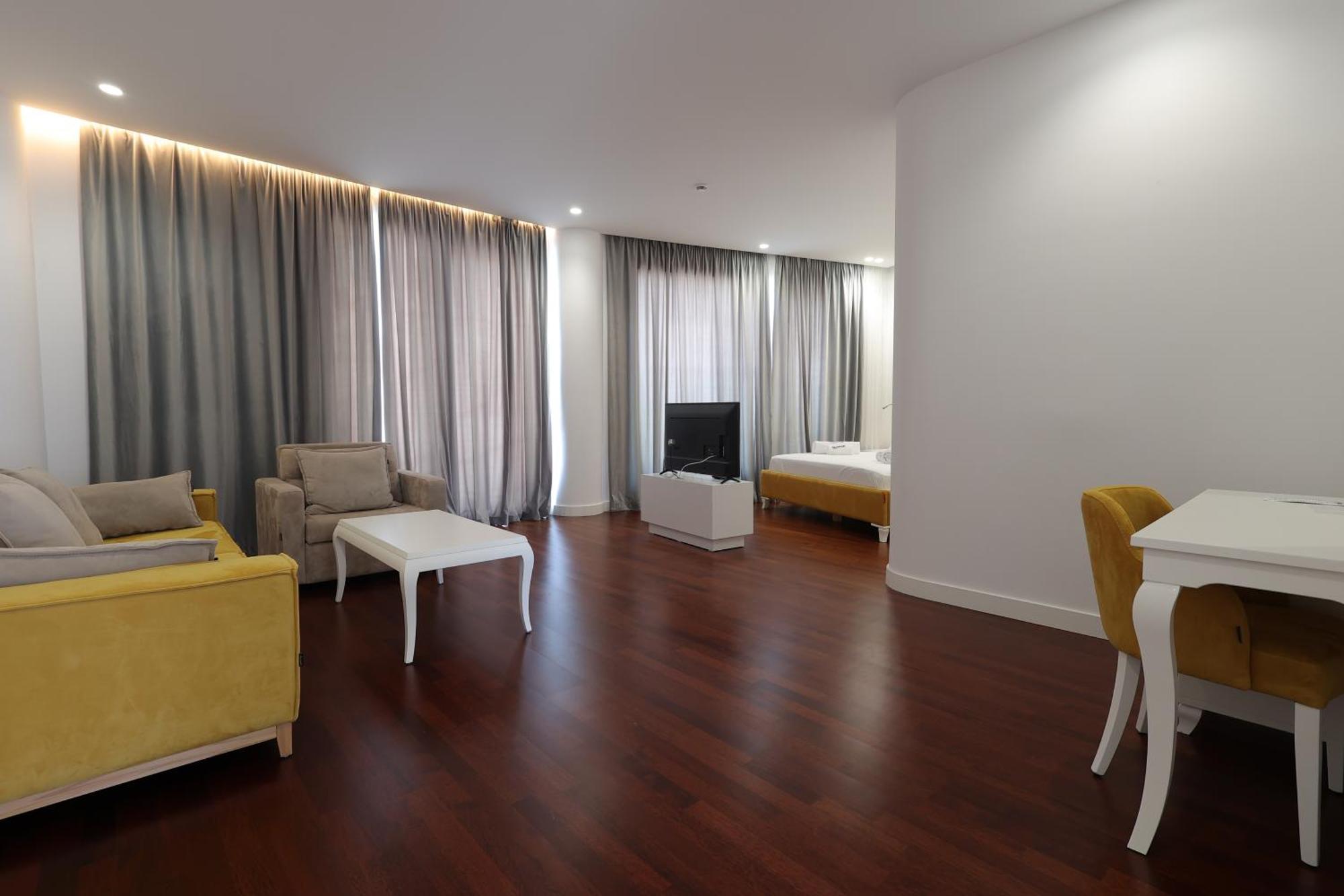 Harbour Hotel Sarandë Esterno foto