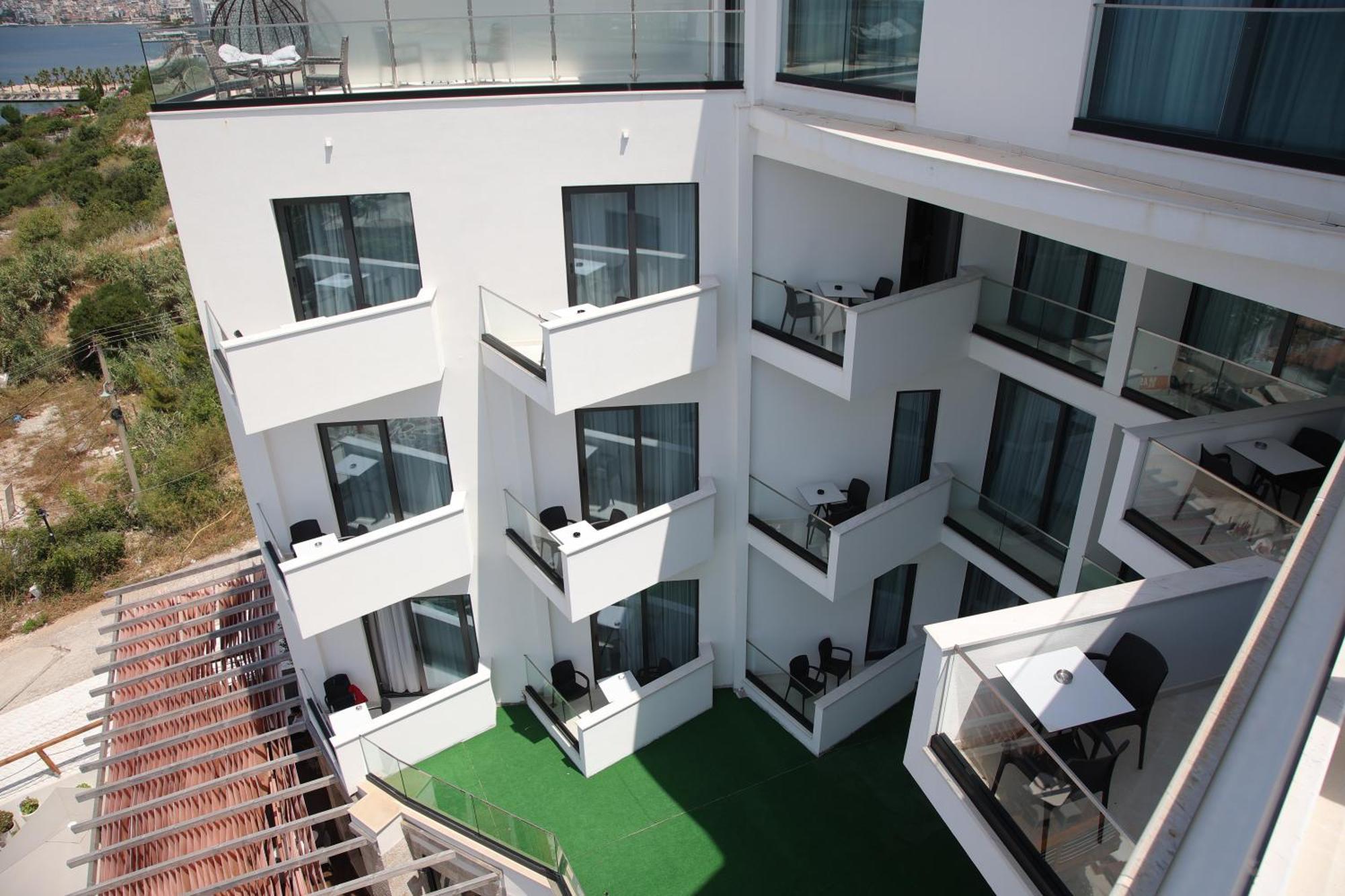 Harbour Hotel Sarandë Esterno foto