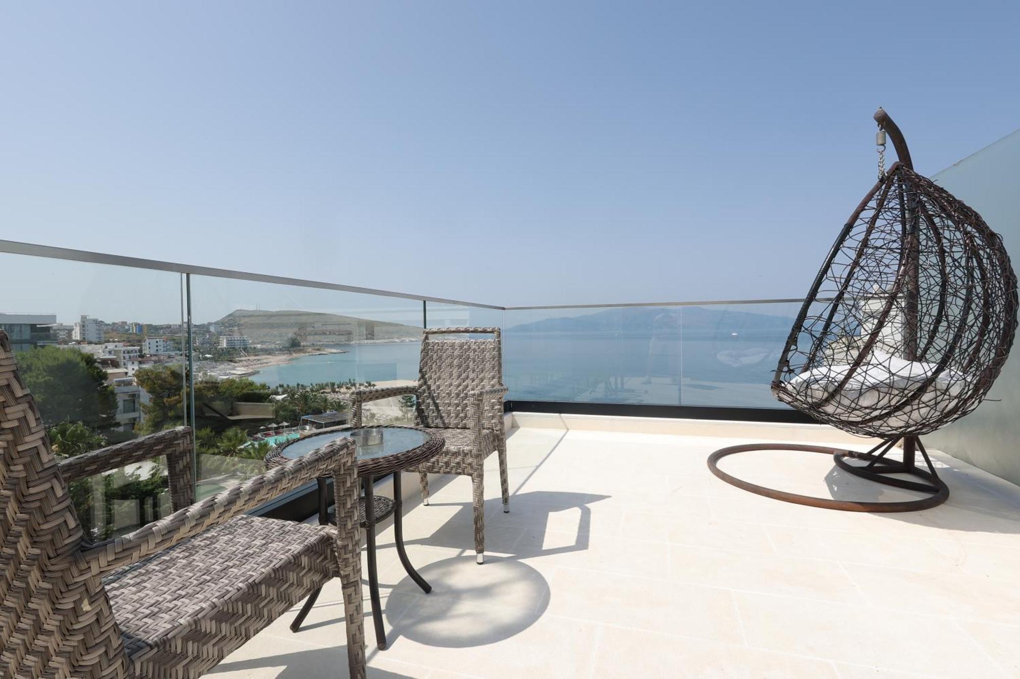 Harbour Hotel Sarandë Esterno foto