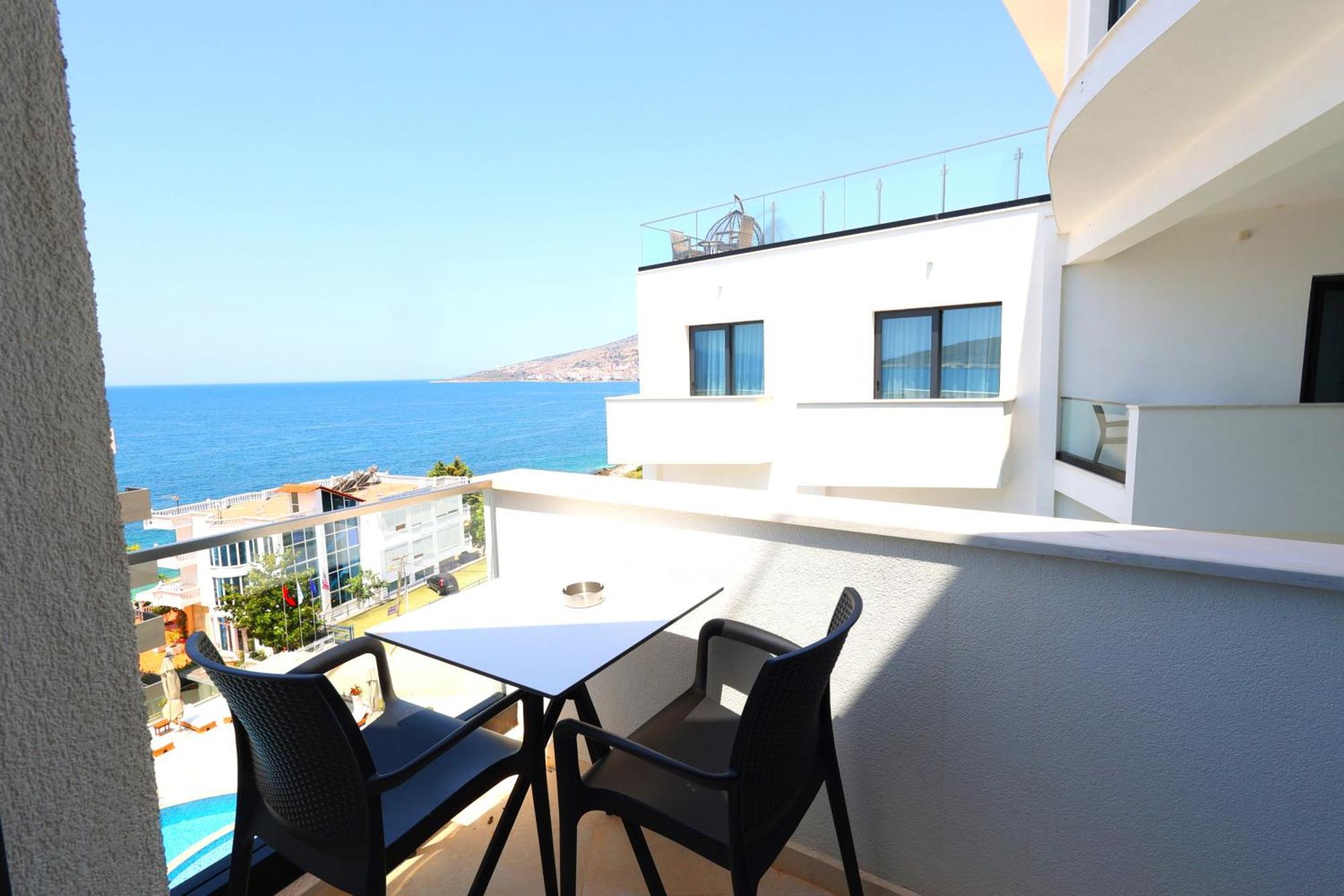 Harbour Hotel Sarandë Esterno foto