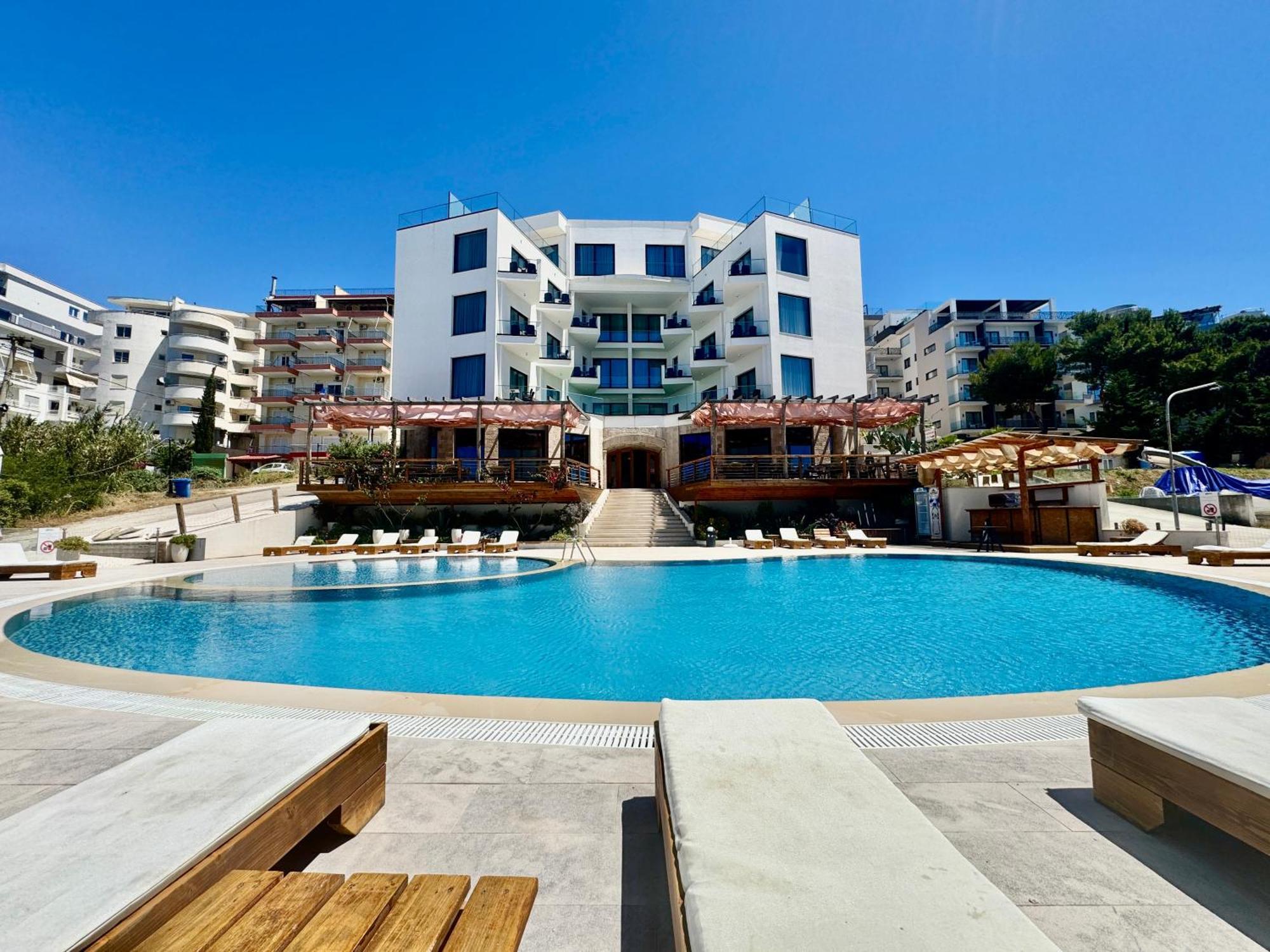 Harbour Hotel Sarandë Esterno foto