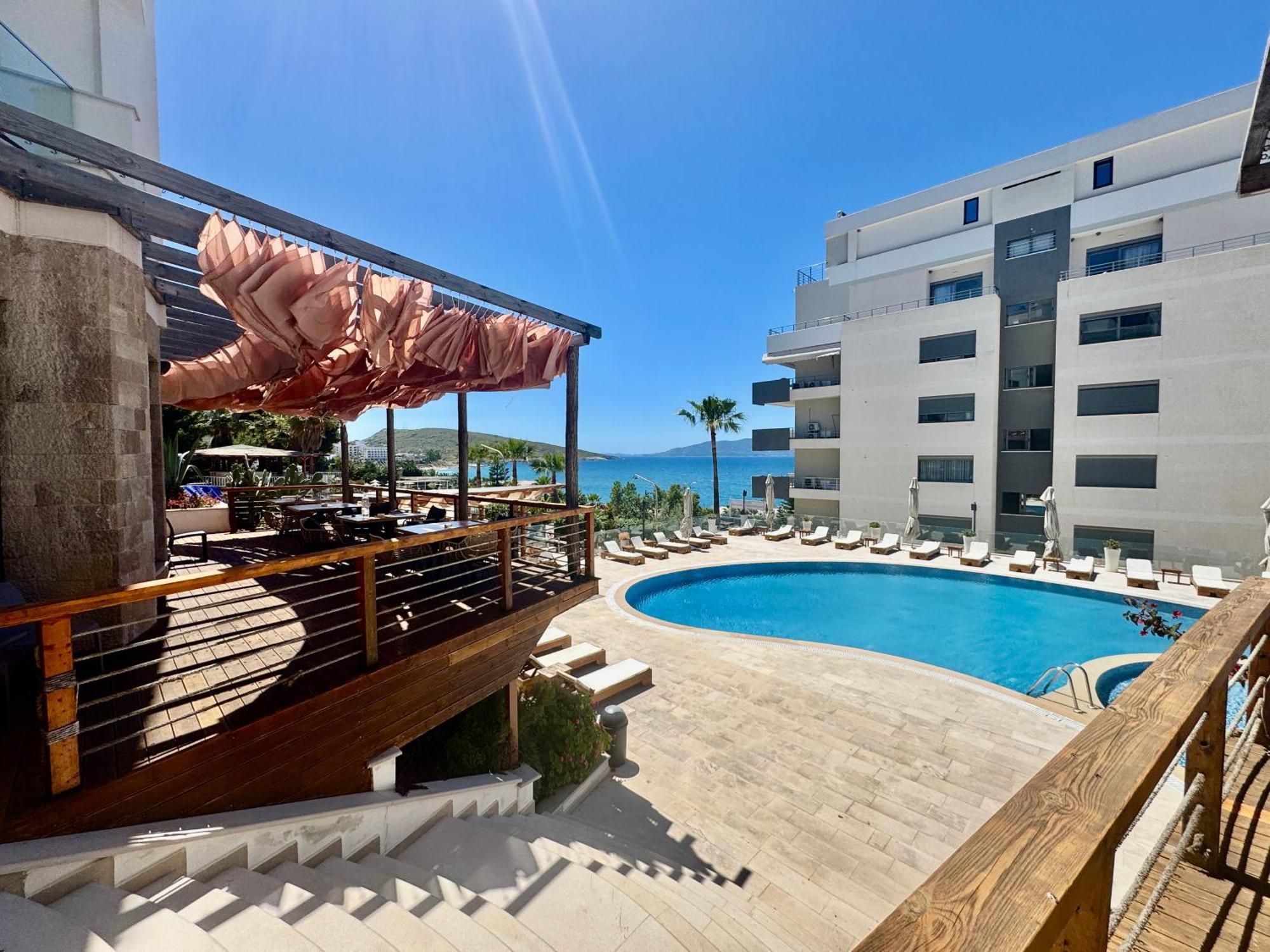 Harbour Hotel Sarandë Esterno foto